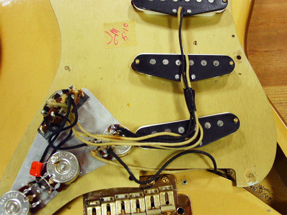 Fender_1989_HLE_Strato_11.jpg